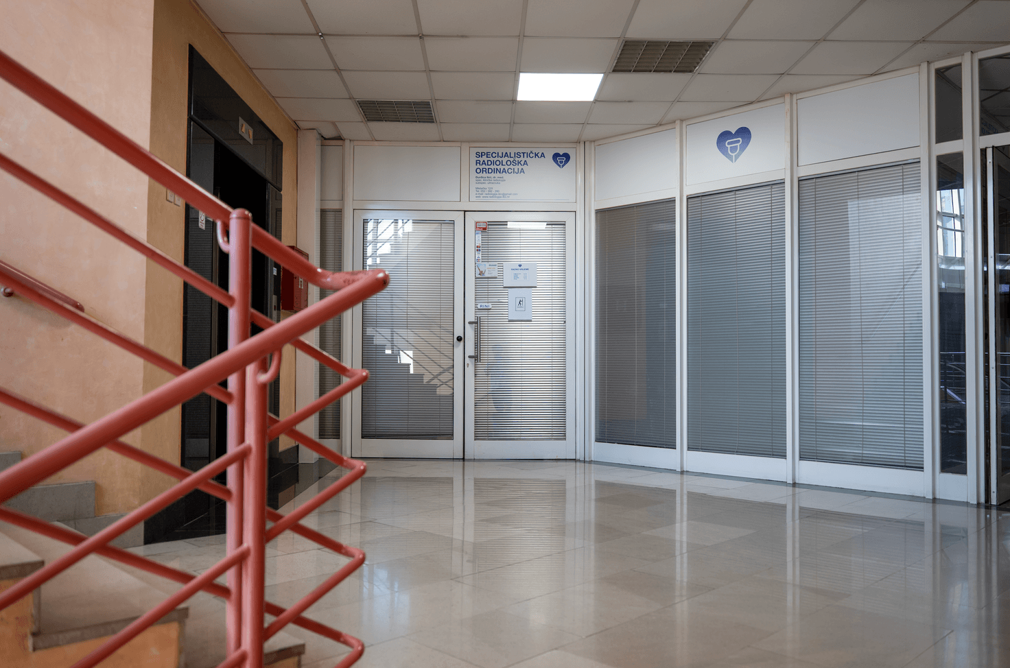 Lokacija ordinacije — roza zgrada